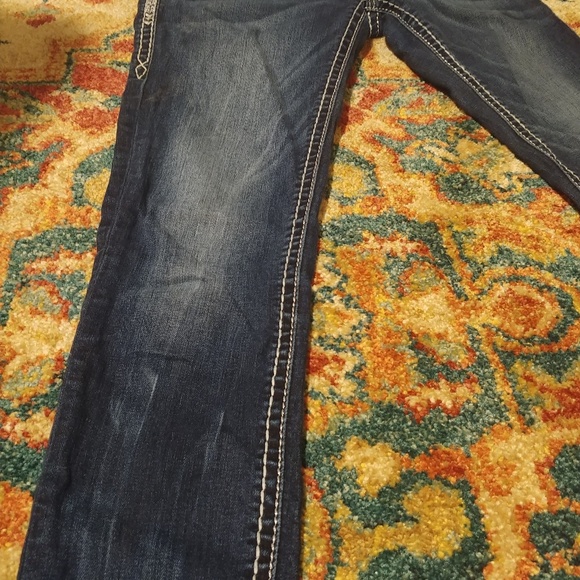 Rock Revival Skinnies - Picture 5 of 8